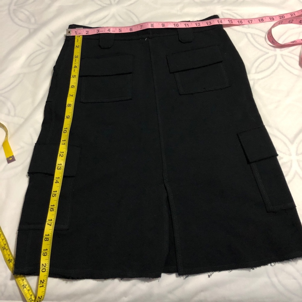 ⬇️For Sale Bebe cargo skirt sz XS. Black.